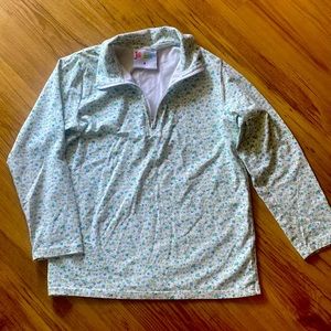 Cute floral pullover!